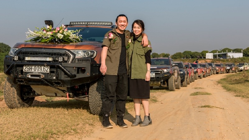 Gamer Tan Thien Long Bat Bo plays the bride procession with a set of 50 off-road sports cars